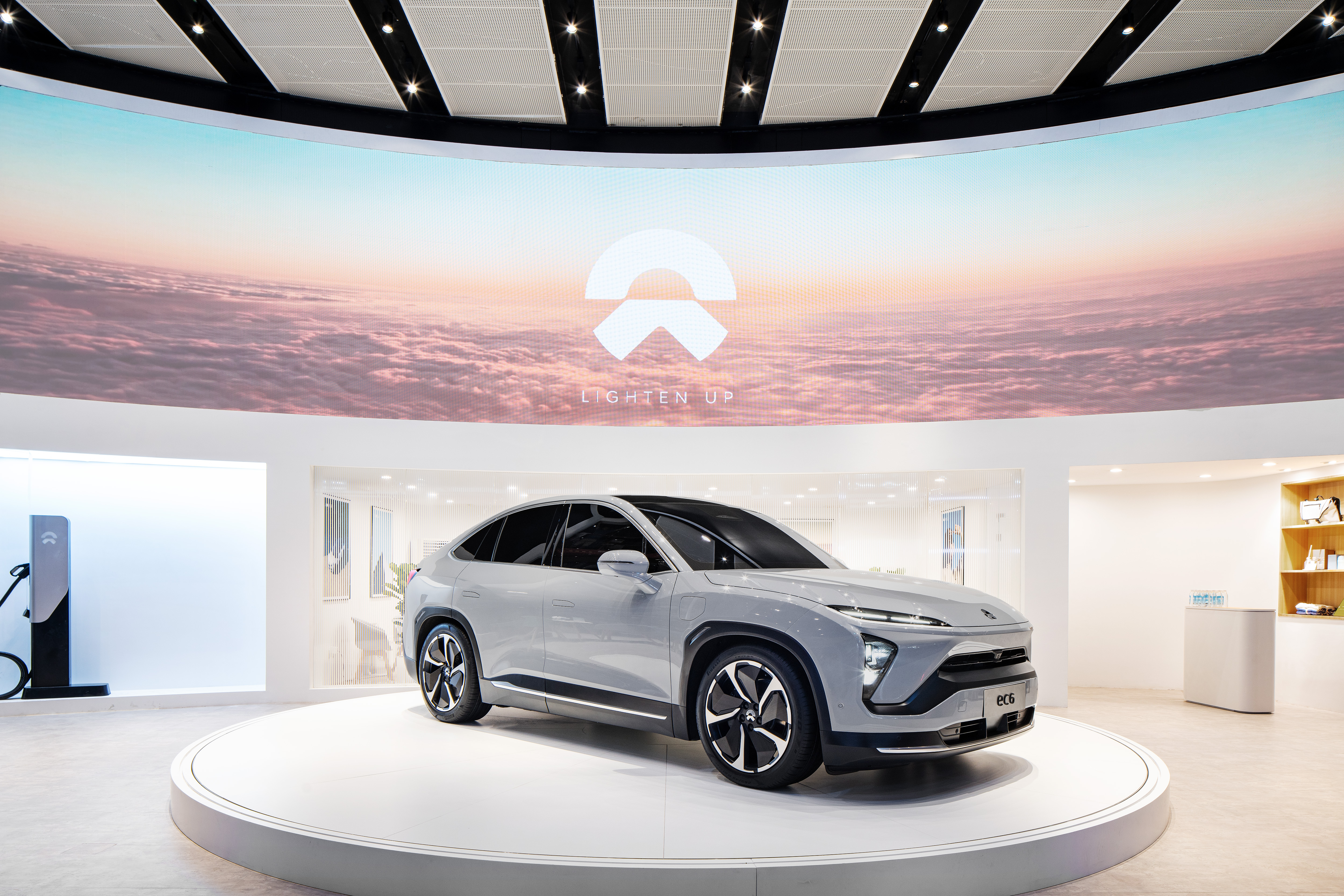 尊龙凯时智能电动轿跑SUV EC6津贴前起售价36.8万元，，，，，，9月开启交付
